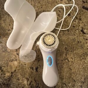 Clarisonic Mia 2 sonic facial cleansing brush